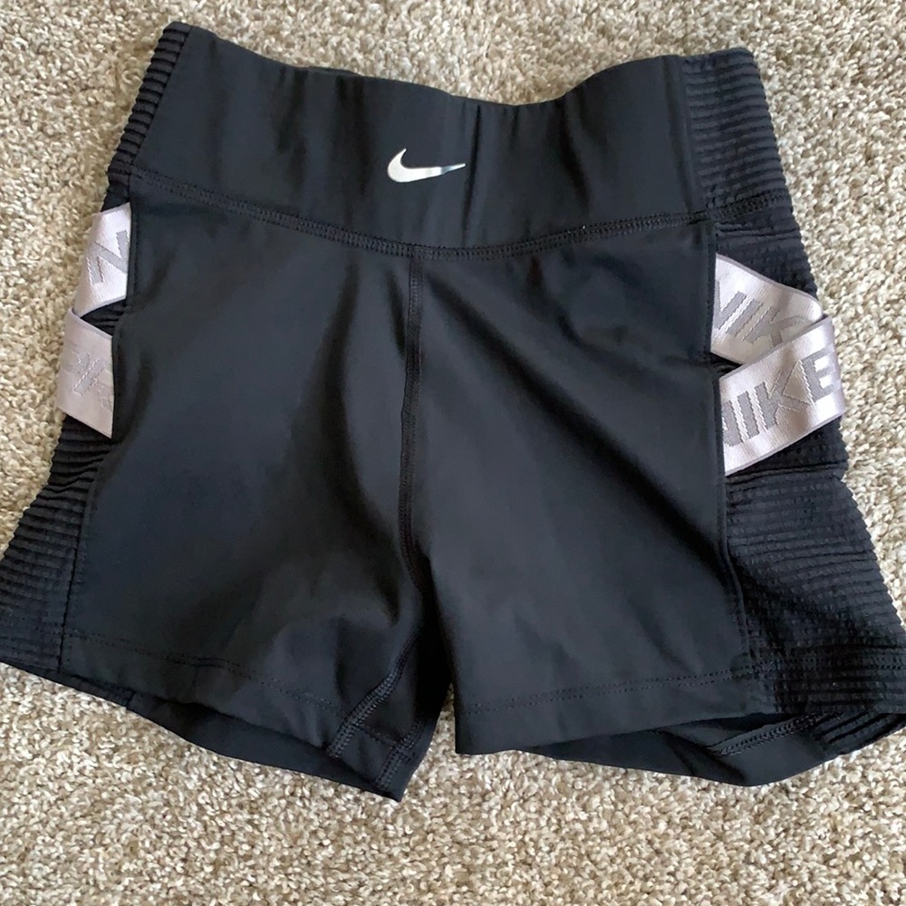 Nike AeroAdapt compression shorts! Mint condition
